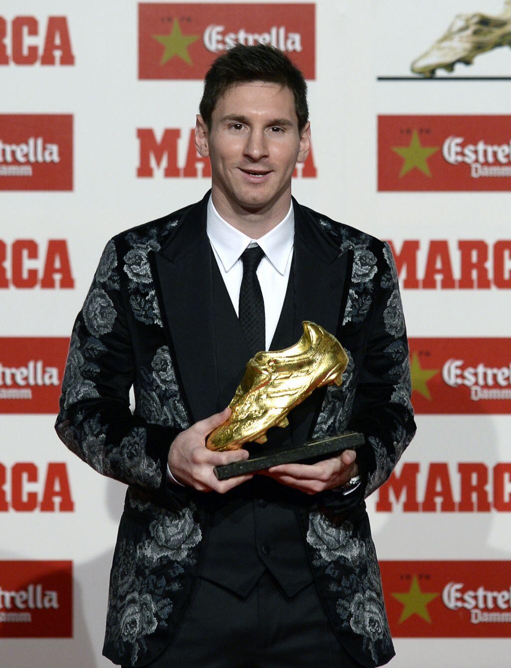Leo-Messi-in-Dolce-Gabbana-Suit-Bota-de-Oro-Award-2013 | curl & glow